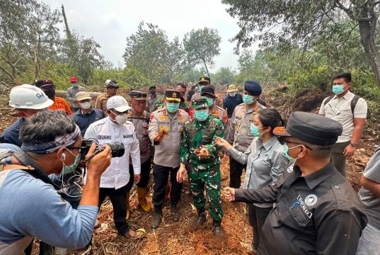Turun Langsung ke Kerumutan, Pangdam XIX dan Kapolda Riau Pantau Pemadaman Karhutla
