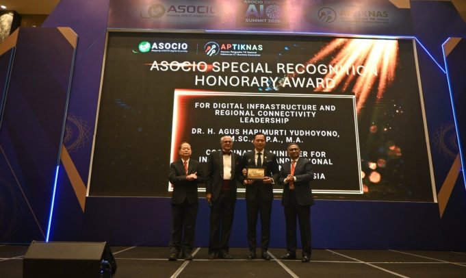 1. Menko AHY menerima penghargaan ASOCIO Special Honorary Leadership Award